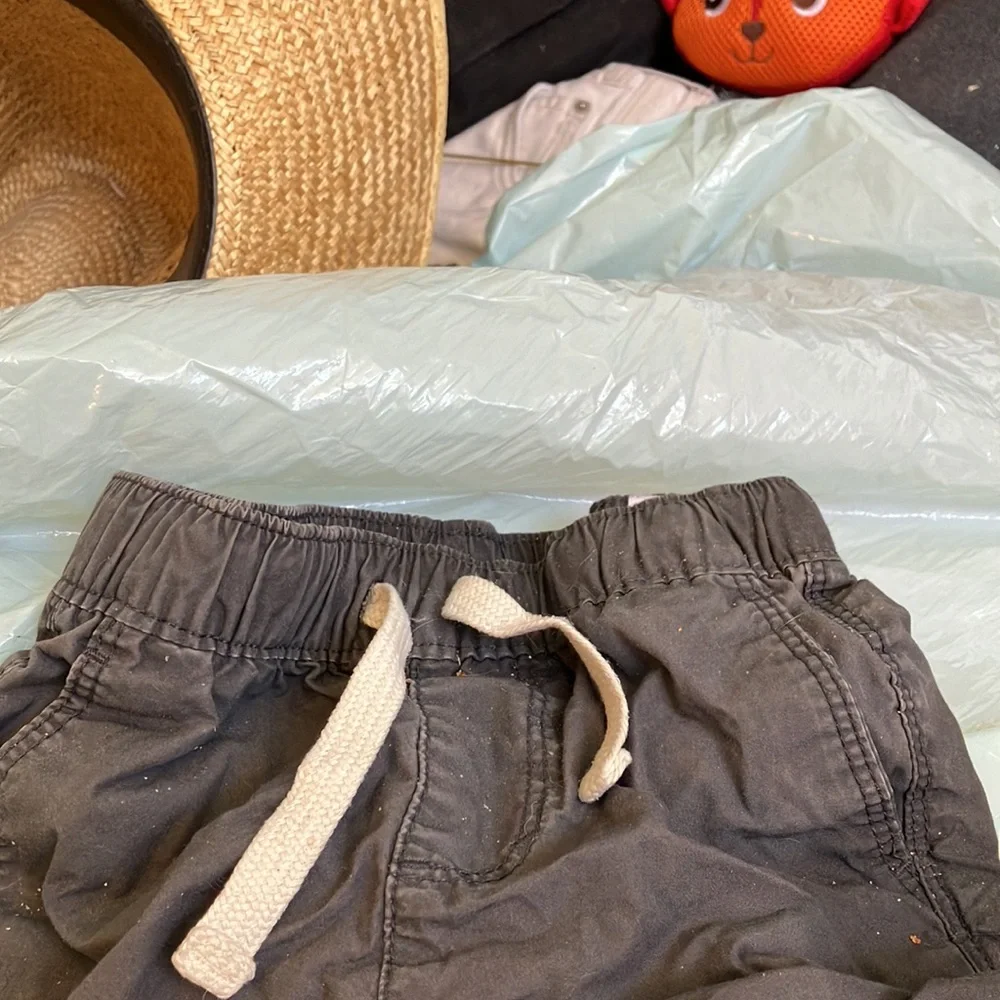 Old navy children’s shorts 2t